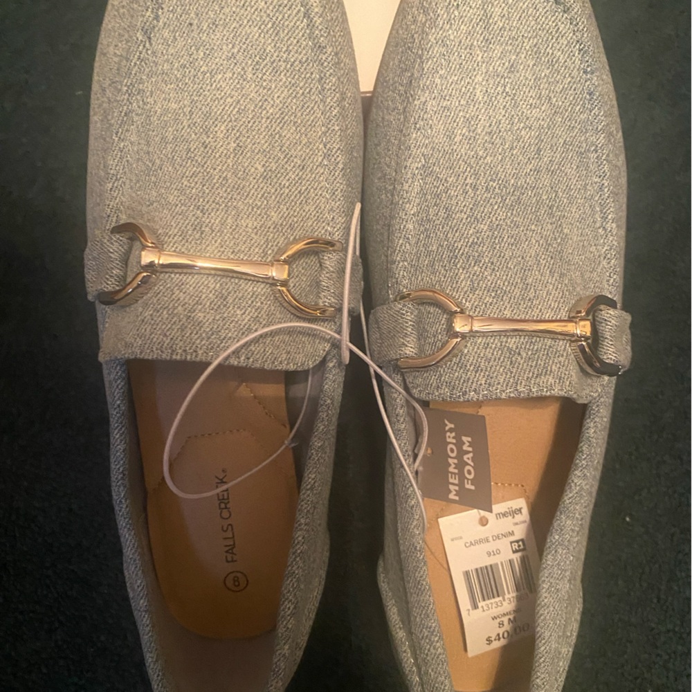 Falls Creek Women's Denim Loafer
Carrie Shoes, Size 8.5
